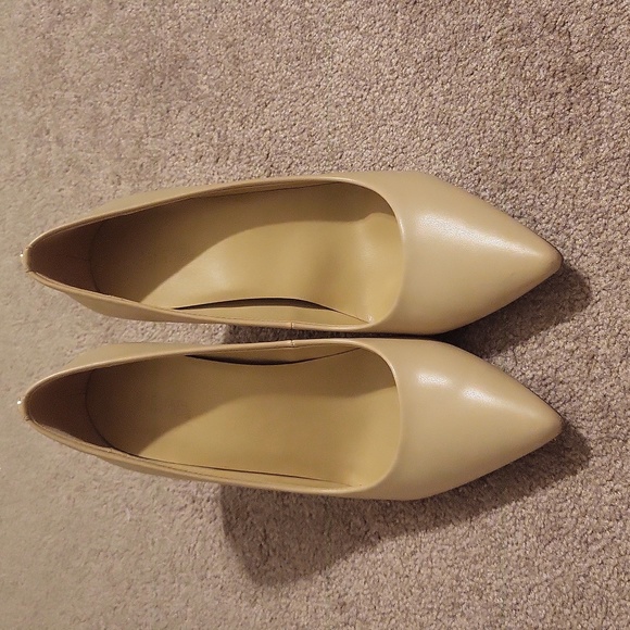 Michael kors heels. - Picture 1 of 5